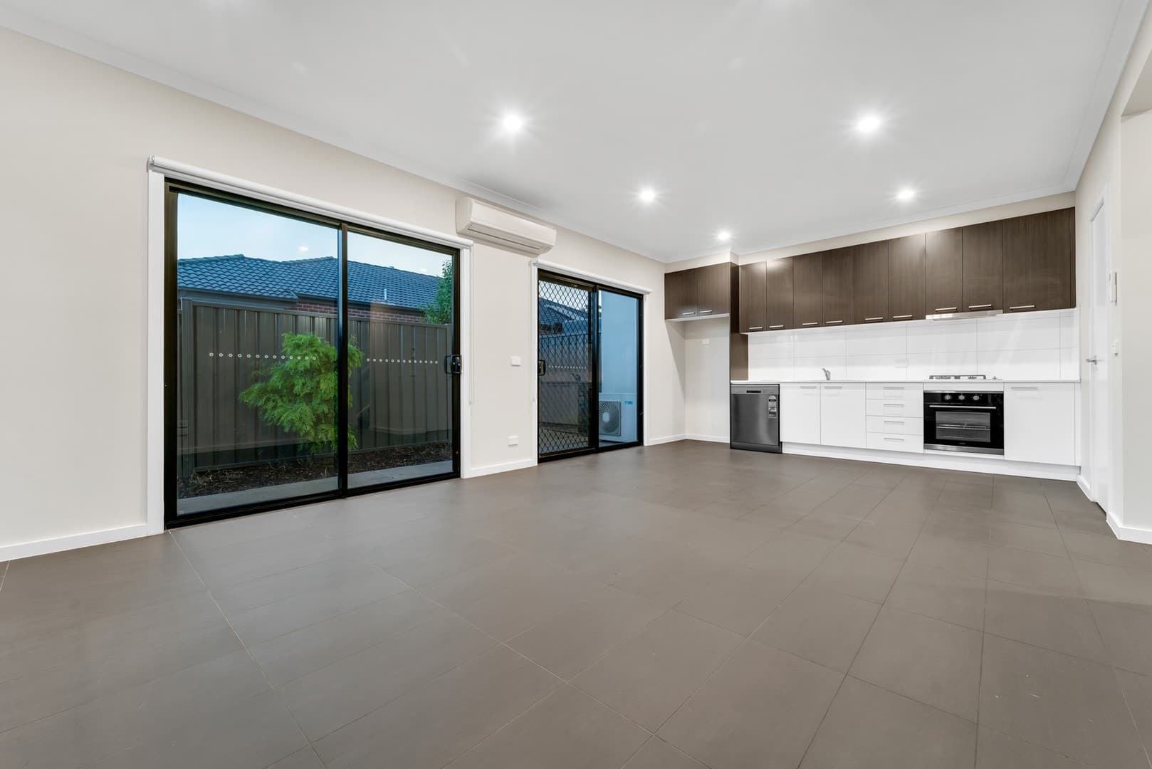 1/8-10 Fortitude DriveCraigieburn, VIC 3064, Craigieburn - Thumbnail 3