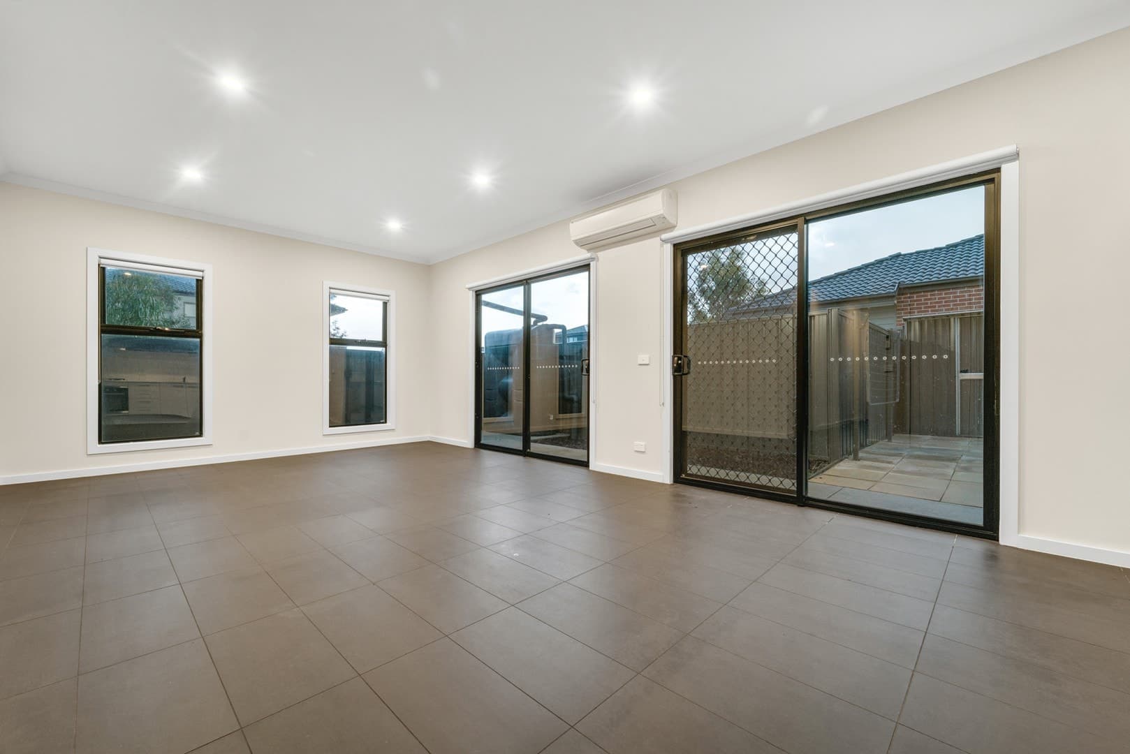 1/8-10 Fortitude DriveCraigieburn, VIC 3064, Craigieburn - Thumbnail 5