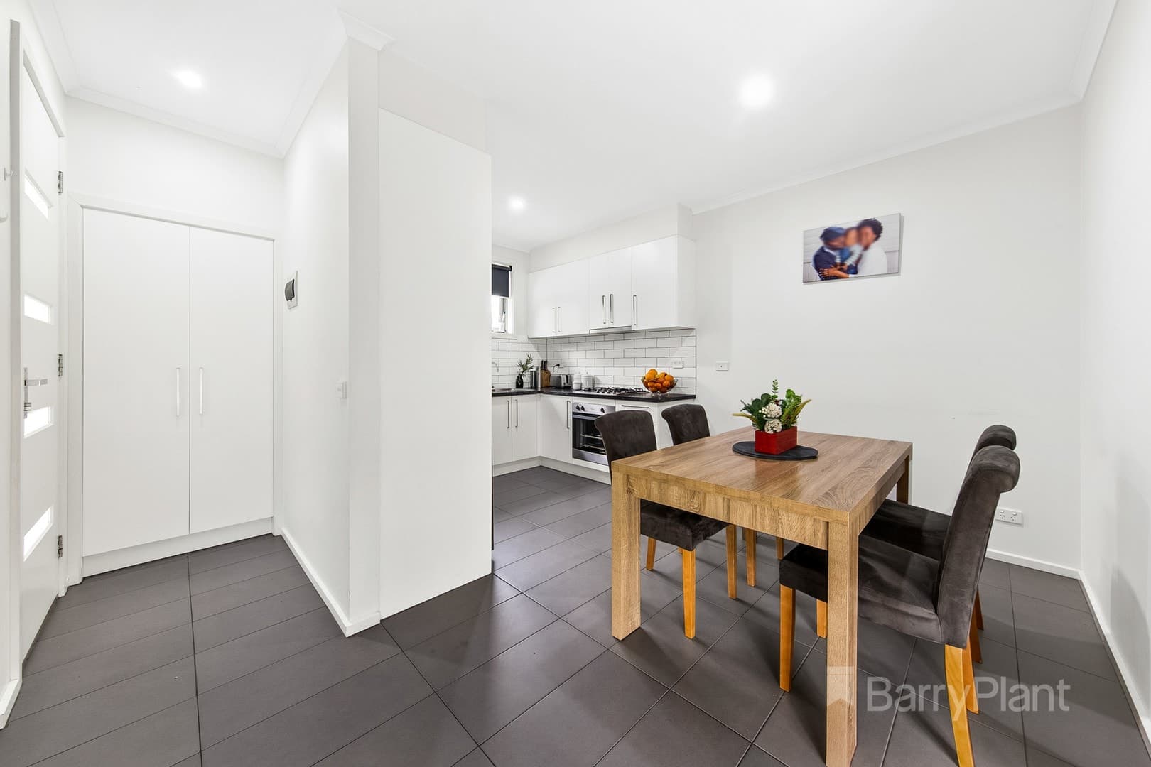 2/50 Douglas AvenueSt Albans, VIC 3021, St Albans - Thumbnail 2