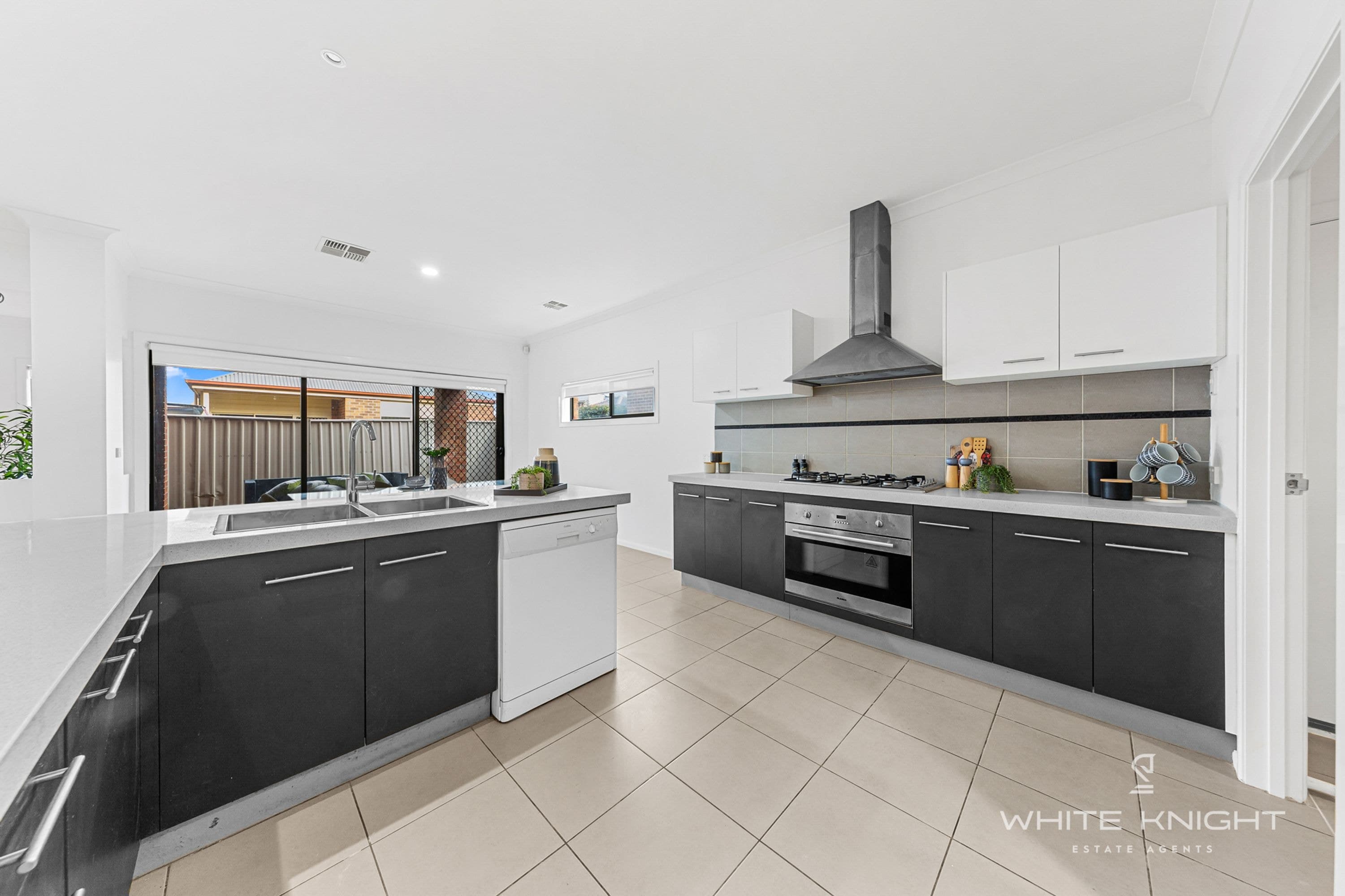 8 Errindura Place, Caroline Springs VIC 3023, Caroline Springs - Thumbnail 6