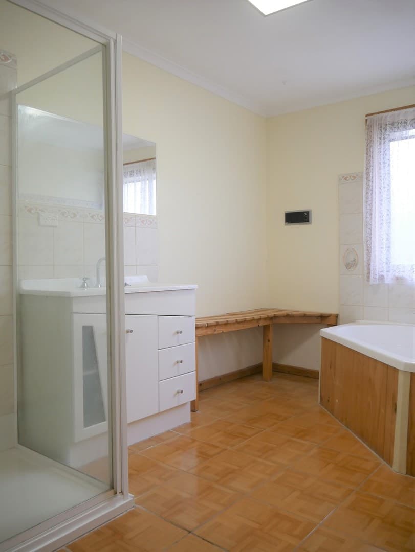 27 Carina Drive, Melton, VIC 3337, Melton - Thumbnail 6