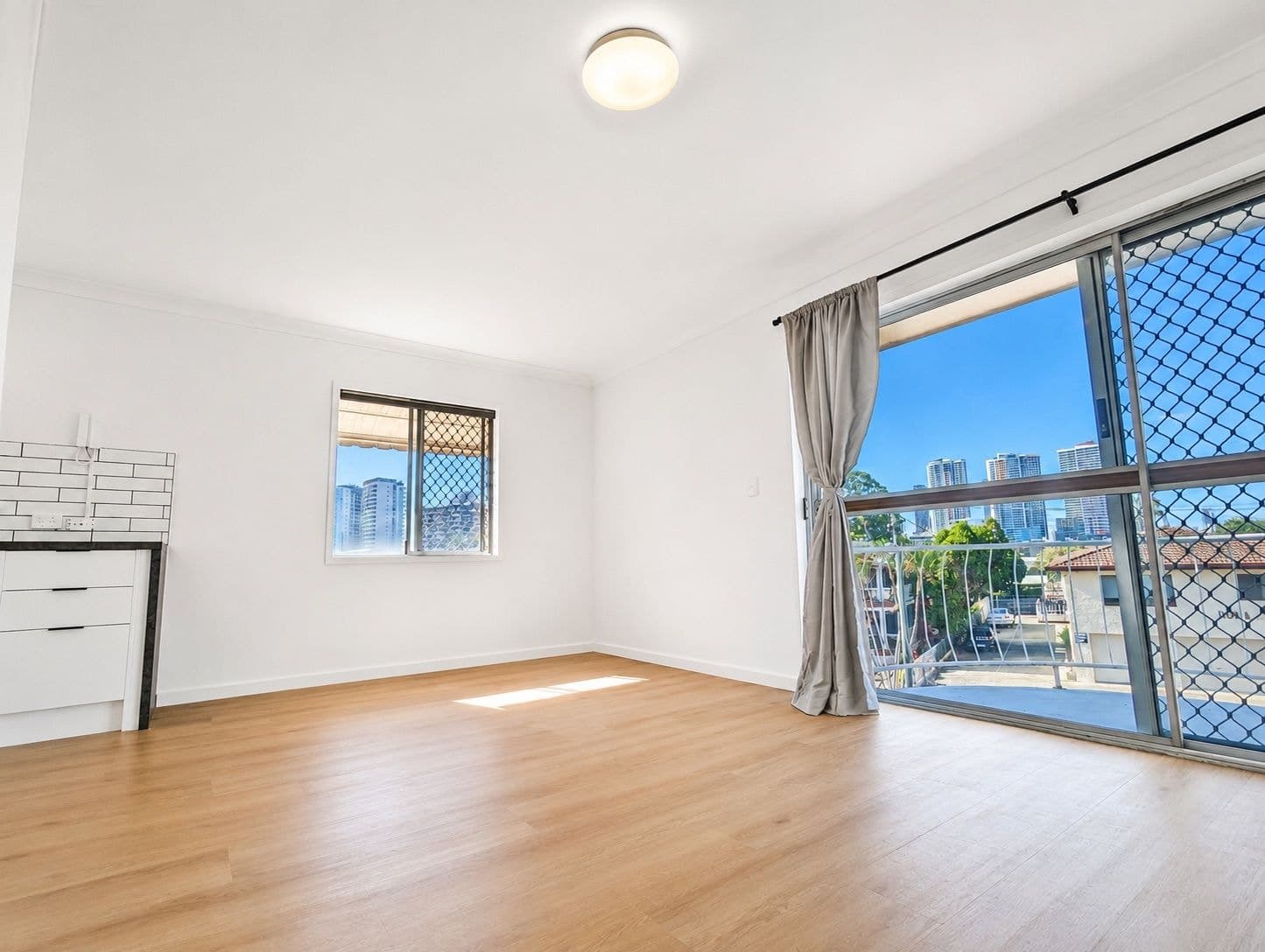 8/49 Railway Street, SOUTHPORT QLD 4215, Southport - Thumbnail 3
