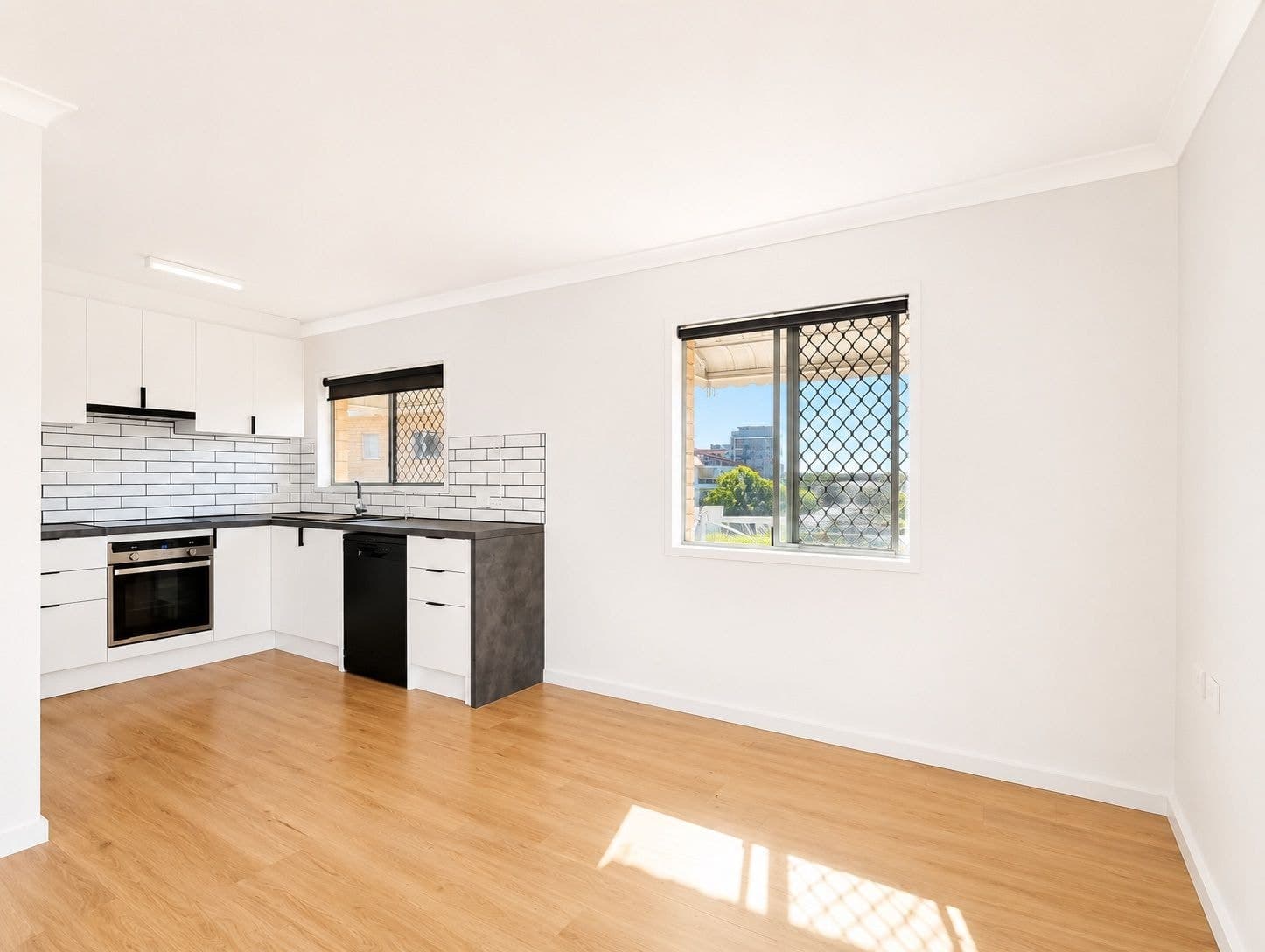 8/49 Railway Street, SOUTHPORT QLD 4215, Southport - Thumbnail 4