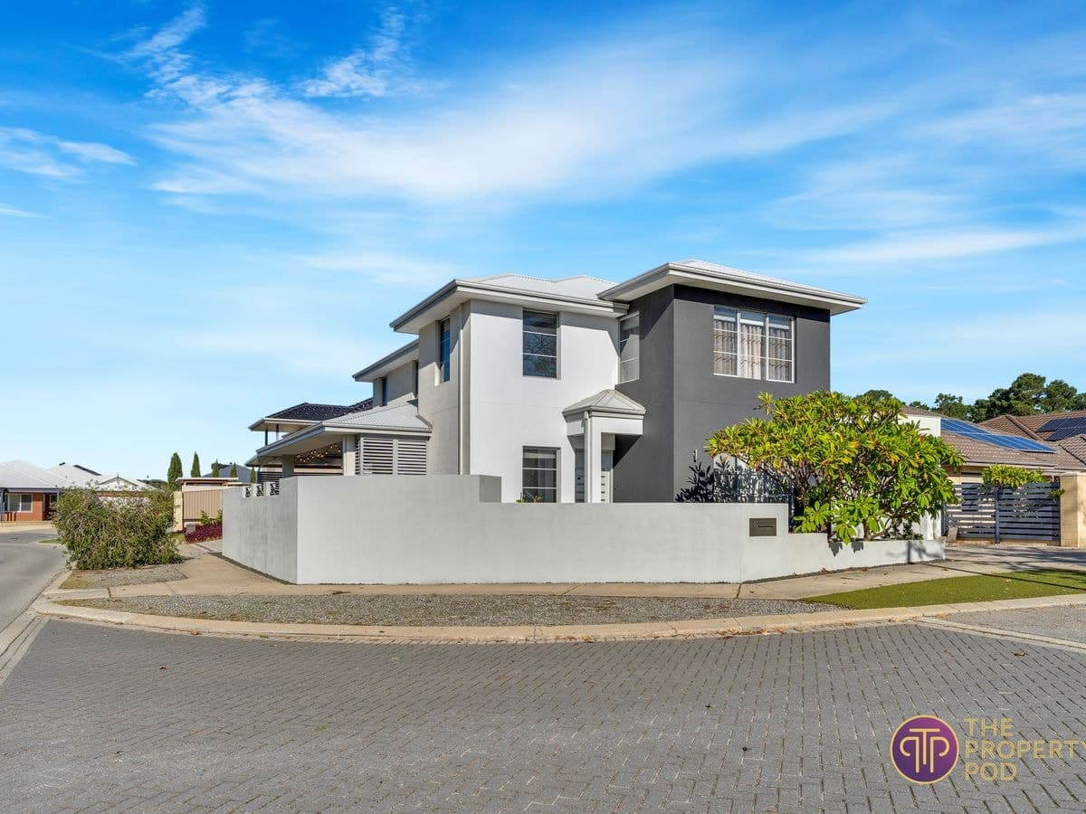 11 The Grandstand, Harrisdale, Harrisdale - Thumbnail 2