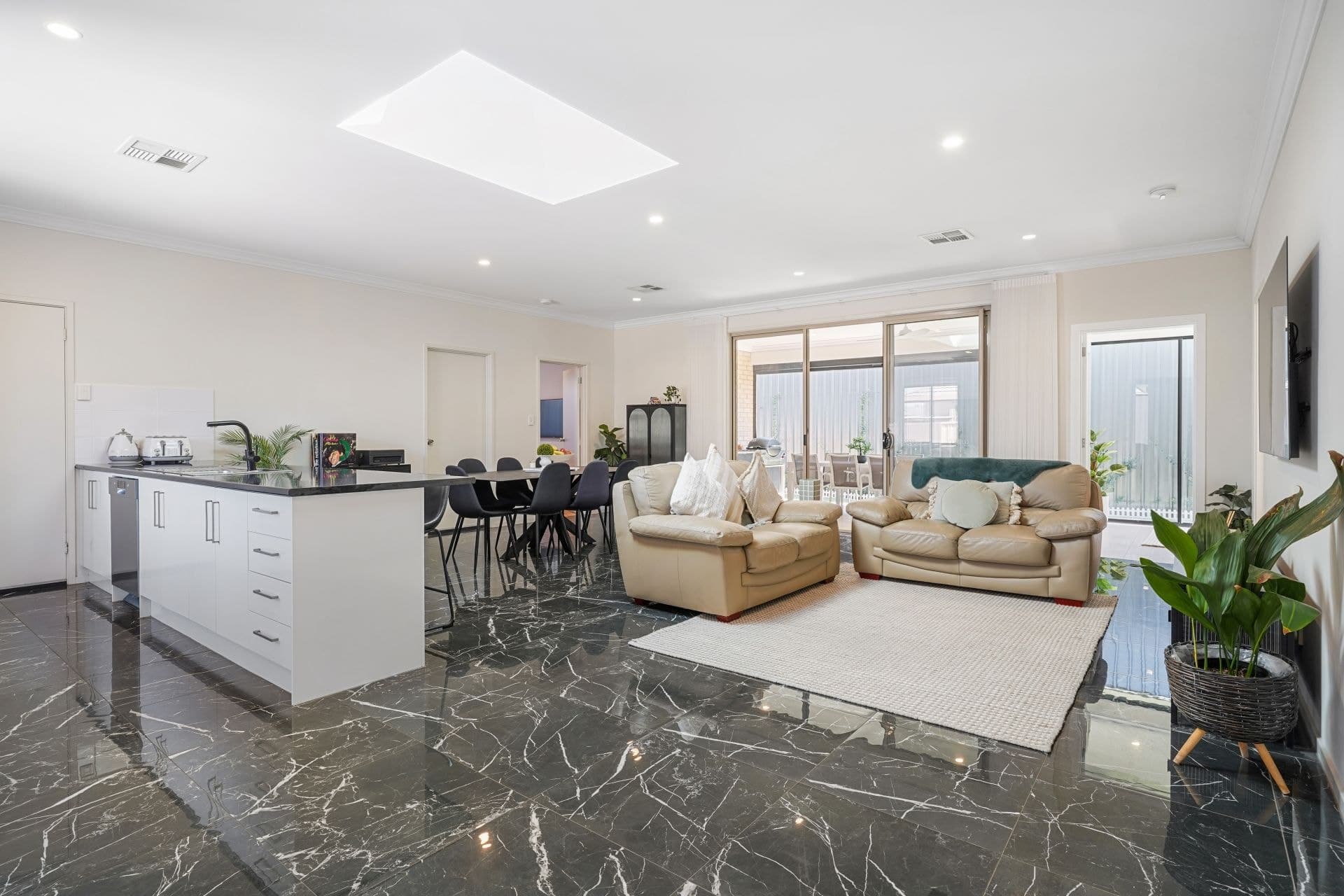 8A Adamson Avenue, Findon, Findon - Thumbnail 4