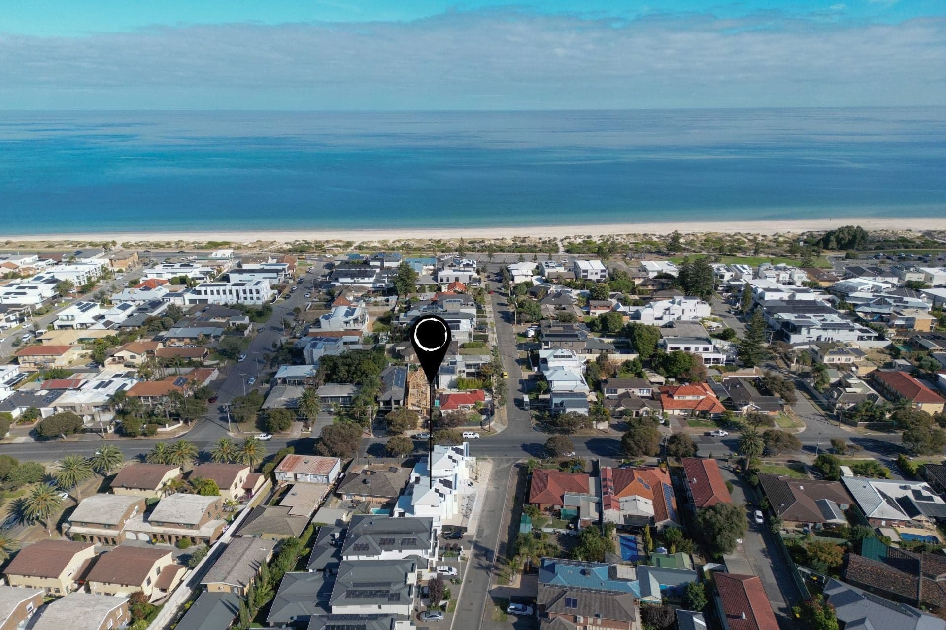 1A Dineen Place, West Beach - Thumbnail 2