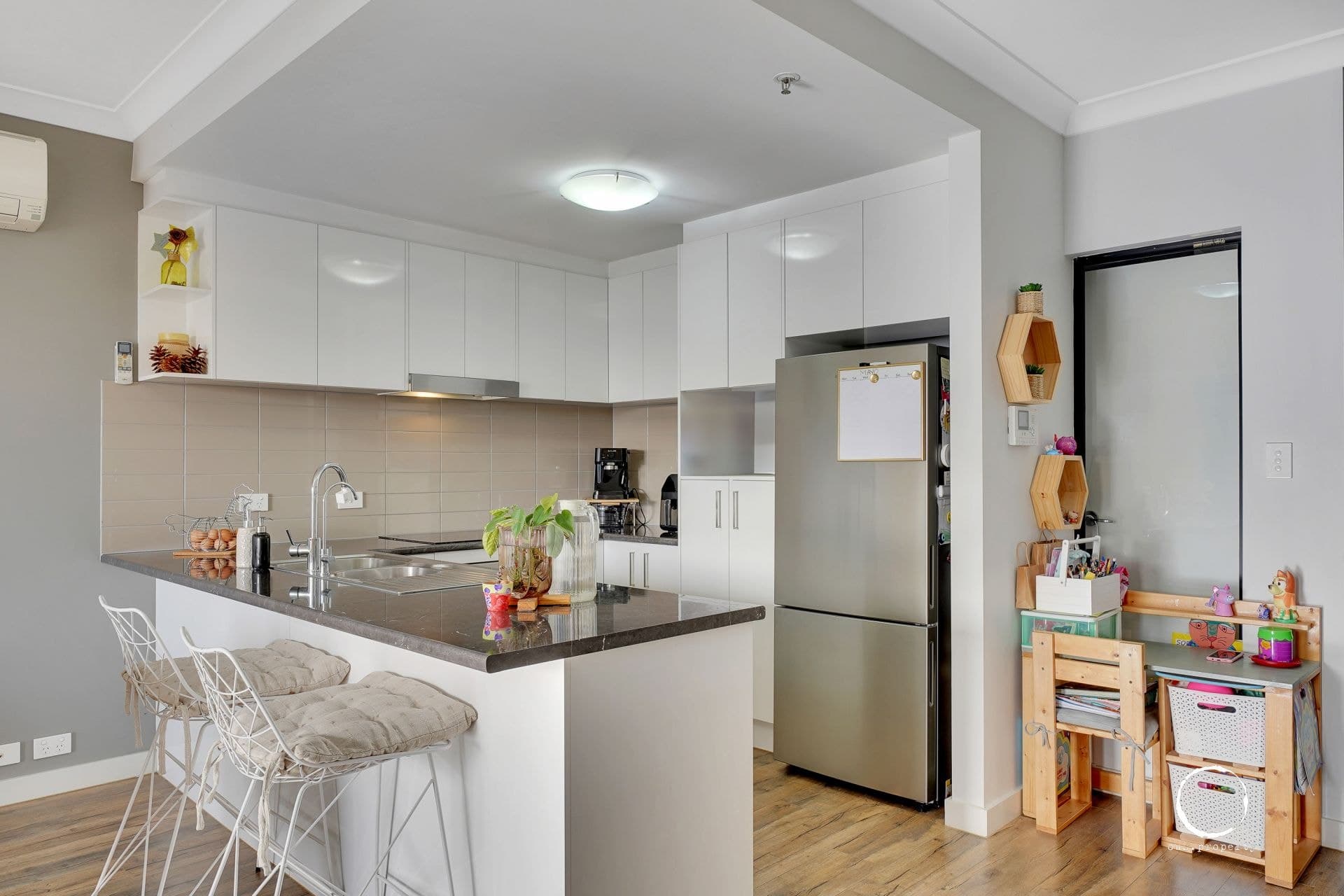 402/1 Post Parade, St Clair - Thumbnail 4