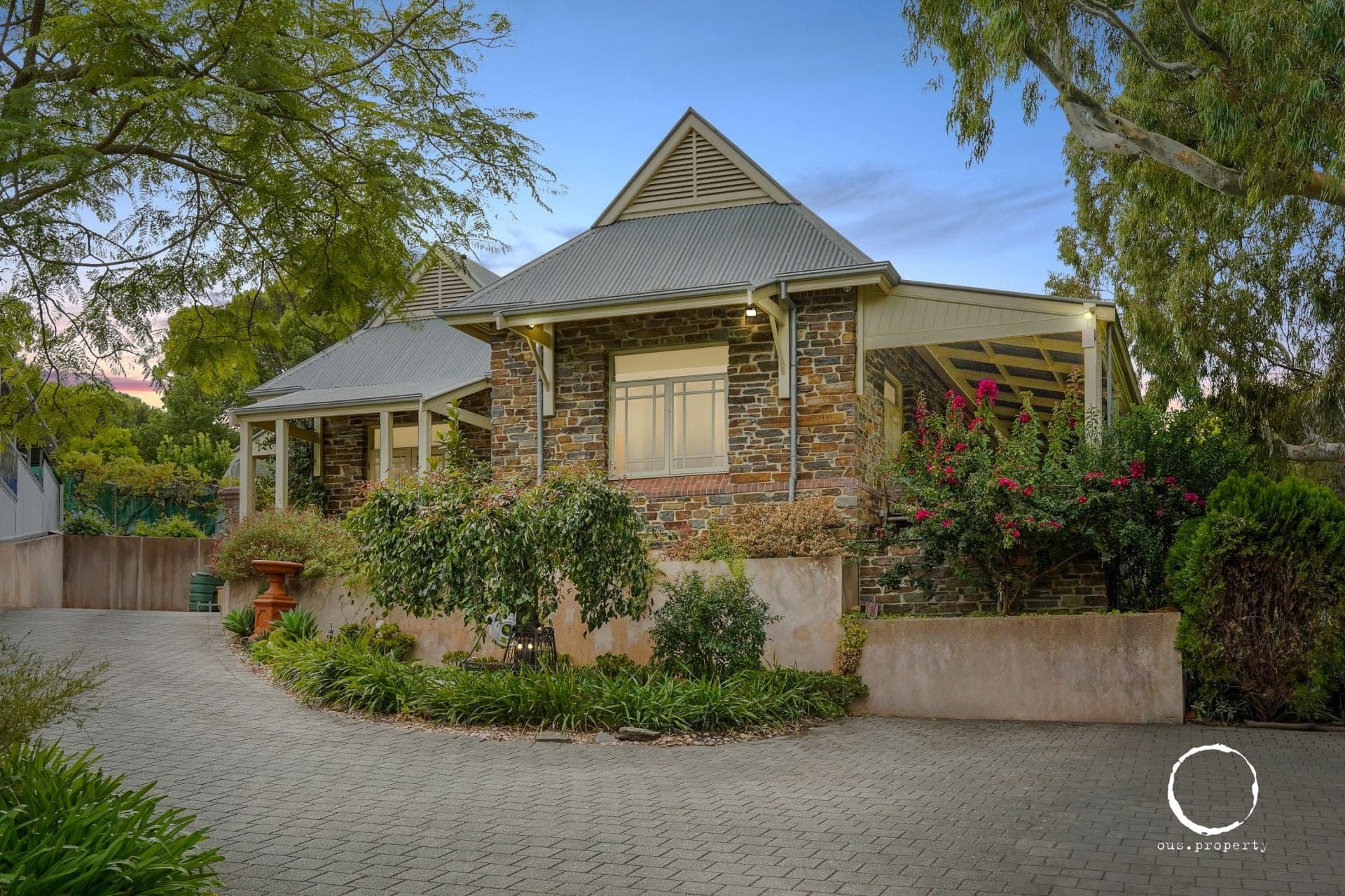 12 Pioneer Court, Highbury - Thumbnail 2