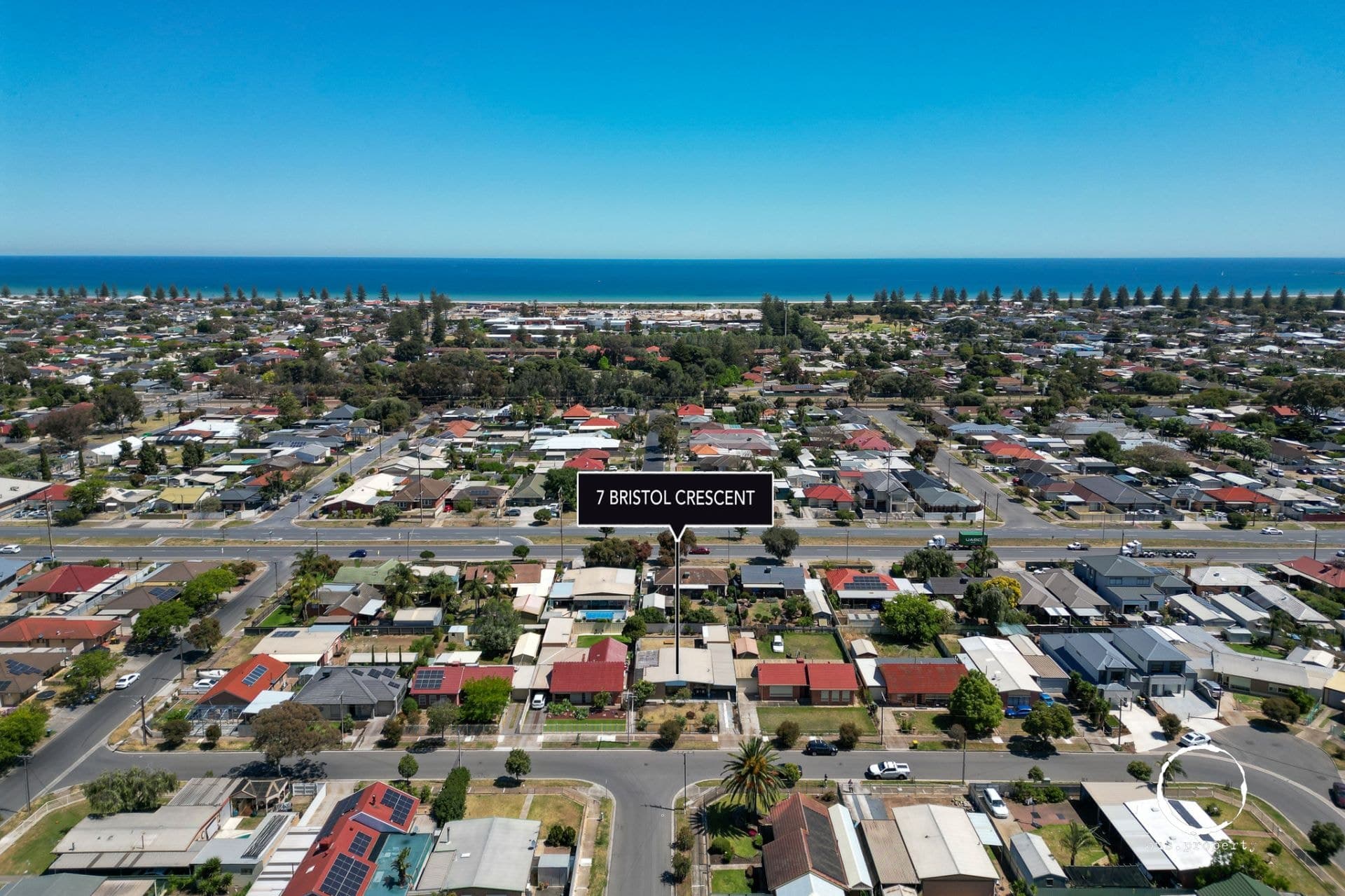 7 Bristol Crescent, Taperoo - Thumbnail 3