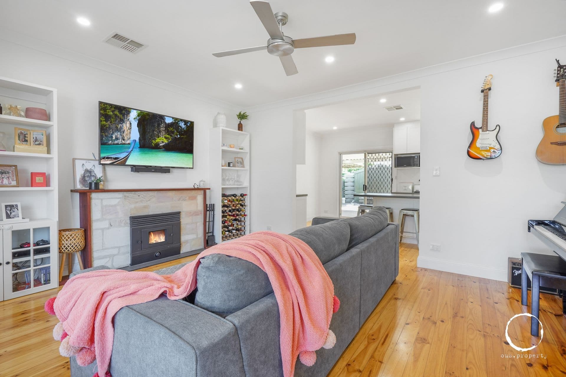 11 Bermuda Avenue, West Lakes Shore - Thumbnail 3