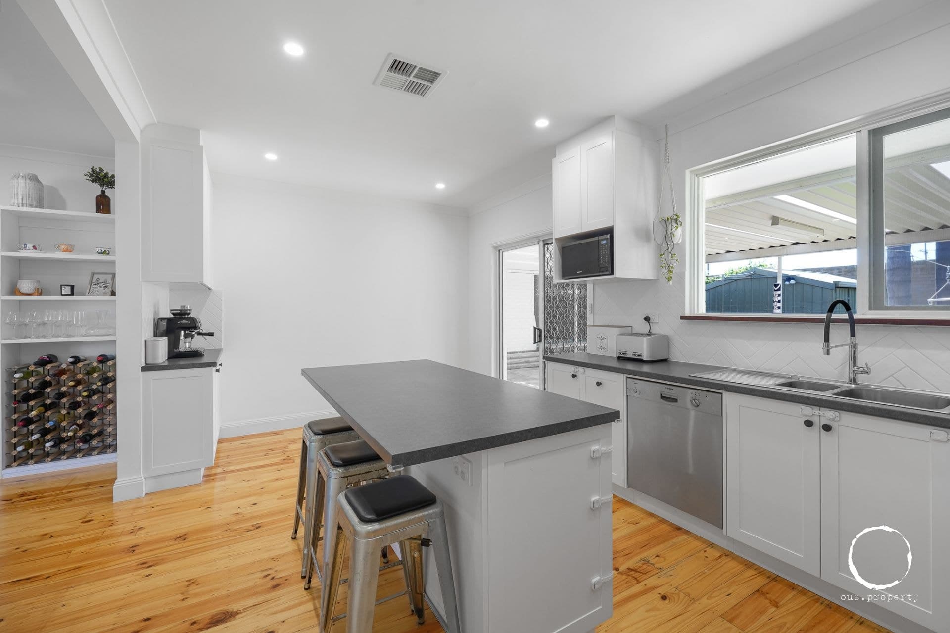 11 Bermuda Avenue, West Lakes Shore - Thumbnail 6