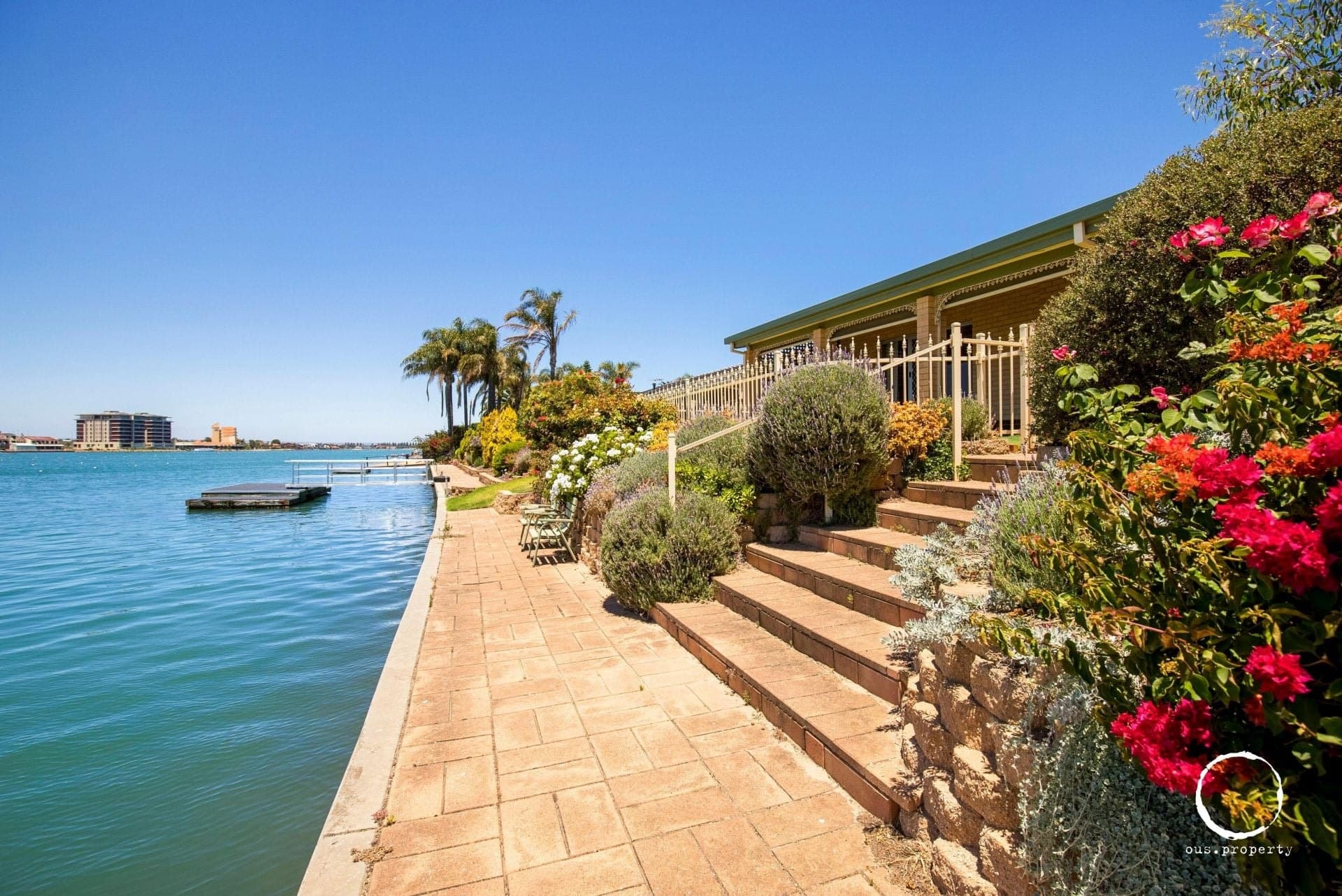 47 The Annie Watt Circuit, West Lakes Shore - Thumbnail 2