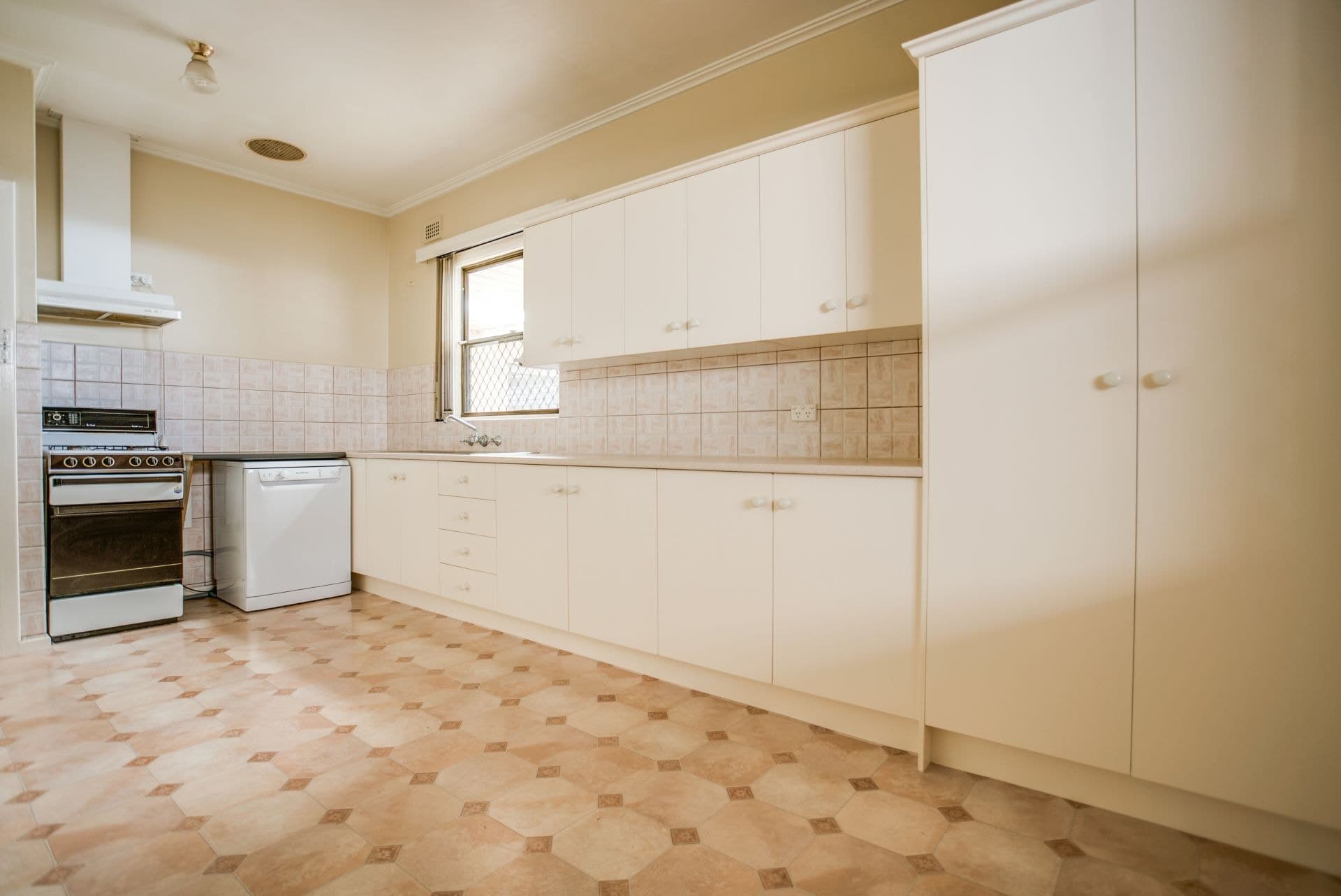 28 Mountbatten Terrace, Flinders Park, Flinders Park - Thumbnail 4