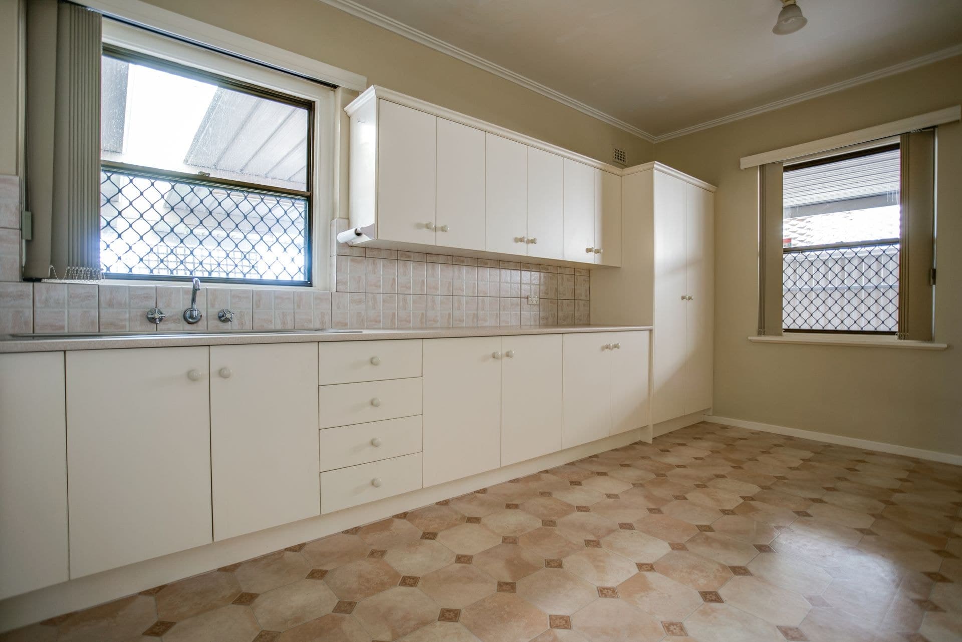 28 Mountbatten Terrace, Flinders Park, Flinders Park - Thumbnail 5