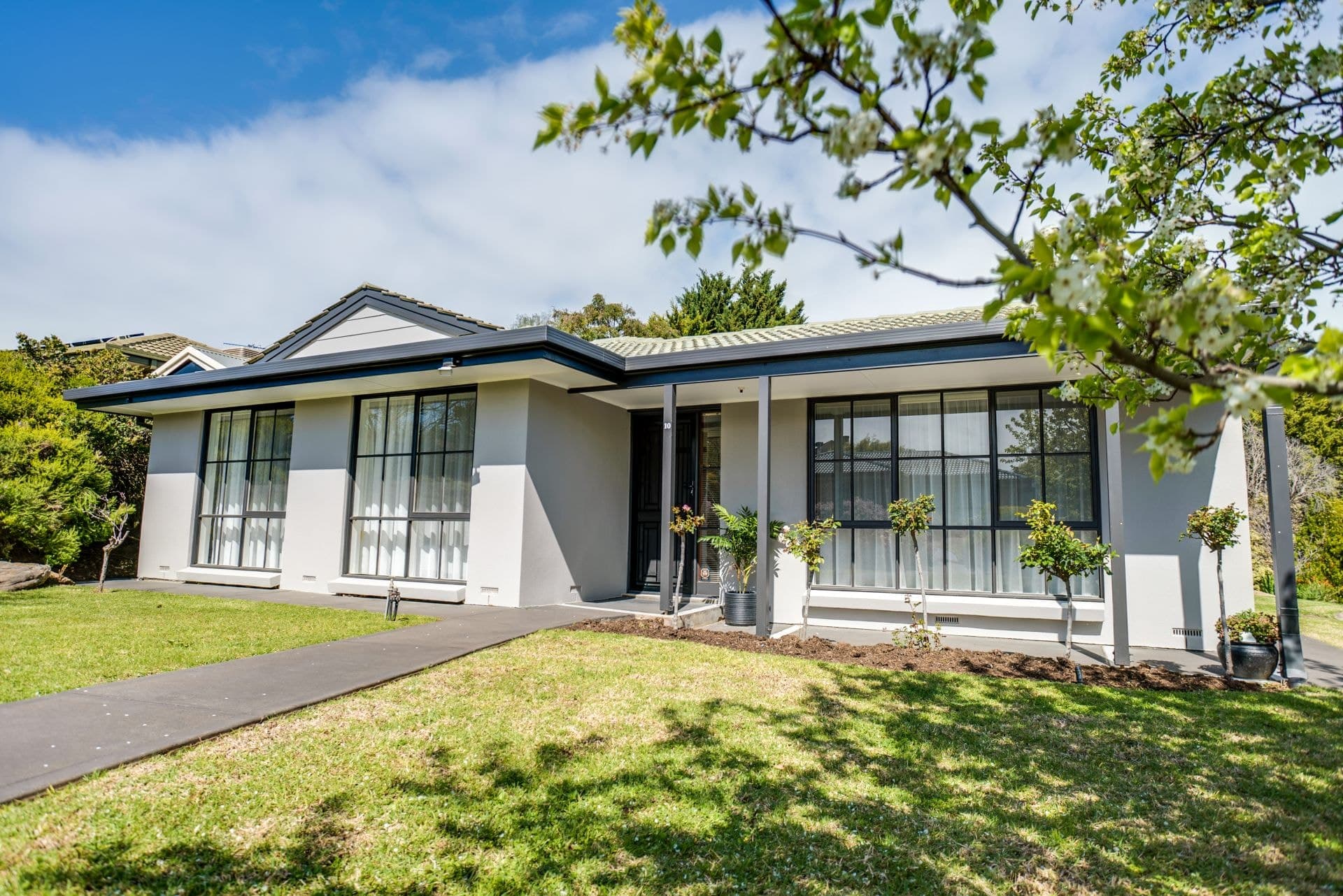 10 Quinway Court, Hallett Cove, Hallett Cove - Image 1