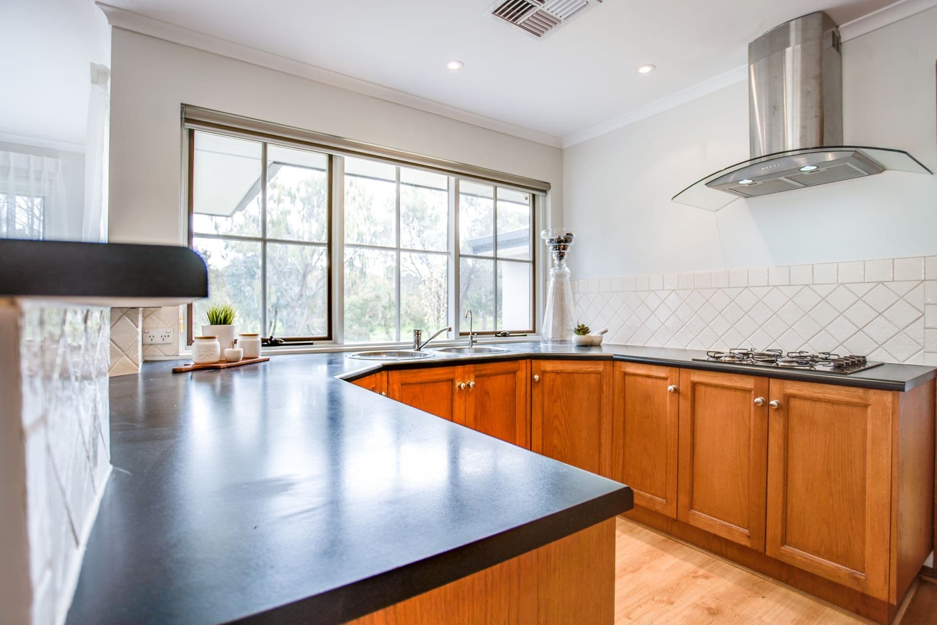 10 Quinway Court, Hallett Cove, Hallett Cove - Thumbnail 8
