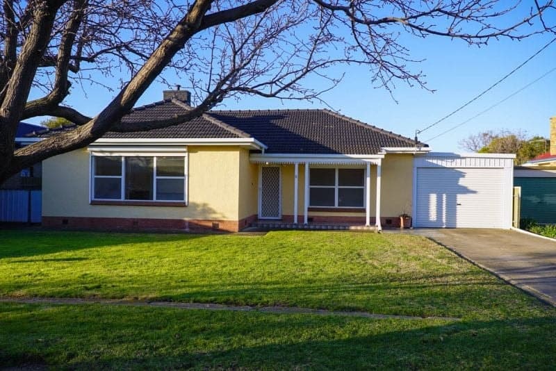 8 Russell Street, Henley Beach South - Thumbnail 2