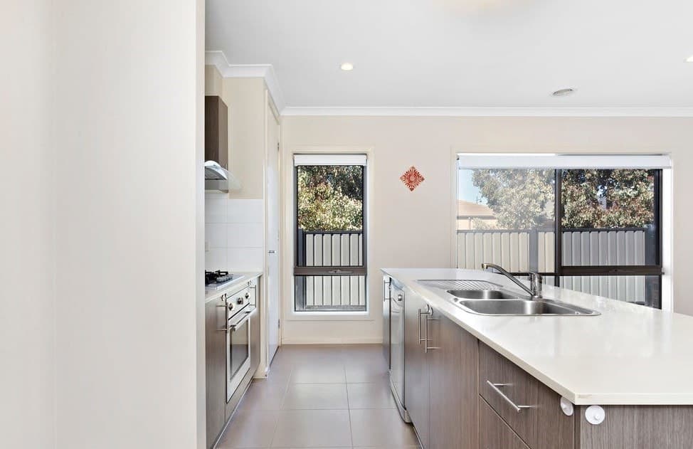 33 Millicent Drive, Craigieburn, VIC 3064, Craigieburn - Thumbnail 3