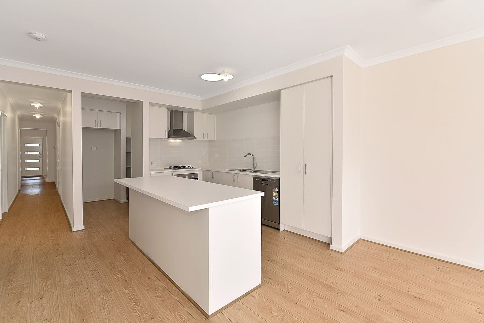 31 Castor  Way, Mickleham, VIC 3064, Mickleham - Thumbnail 2