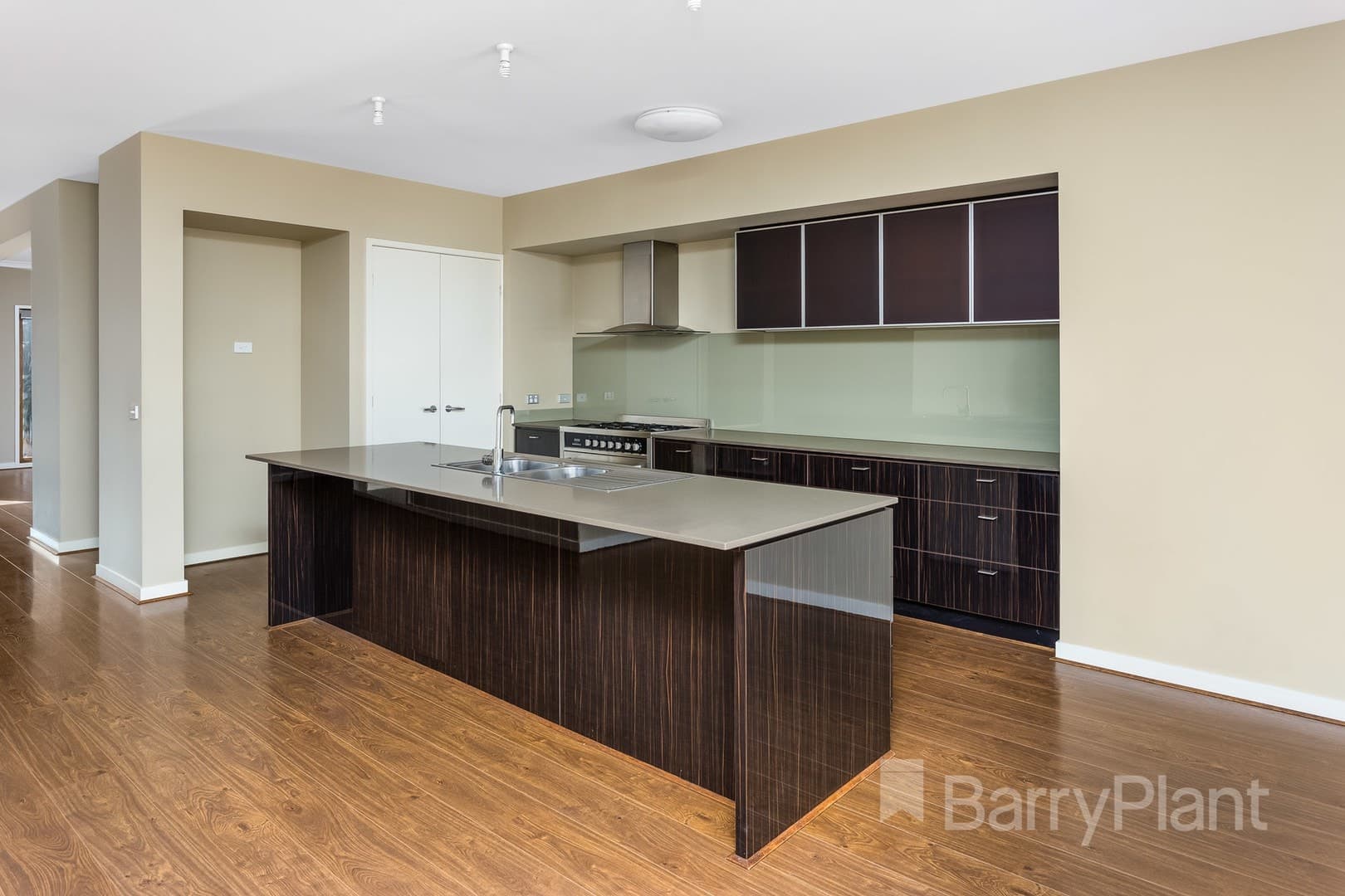 6 Maldive Grove, Point Cook, VIC 3030, Point Cook - Thumbnail 2