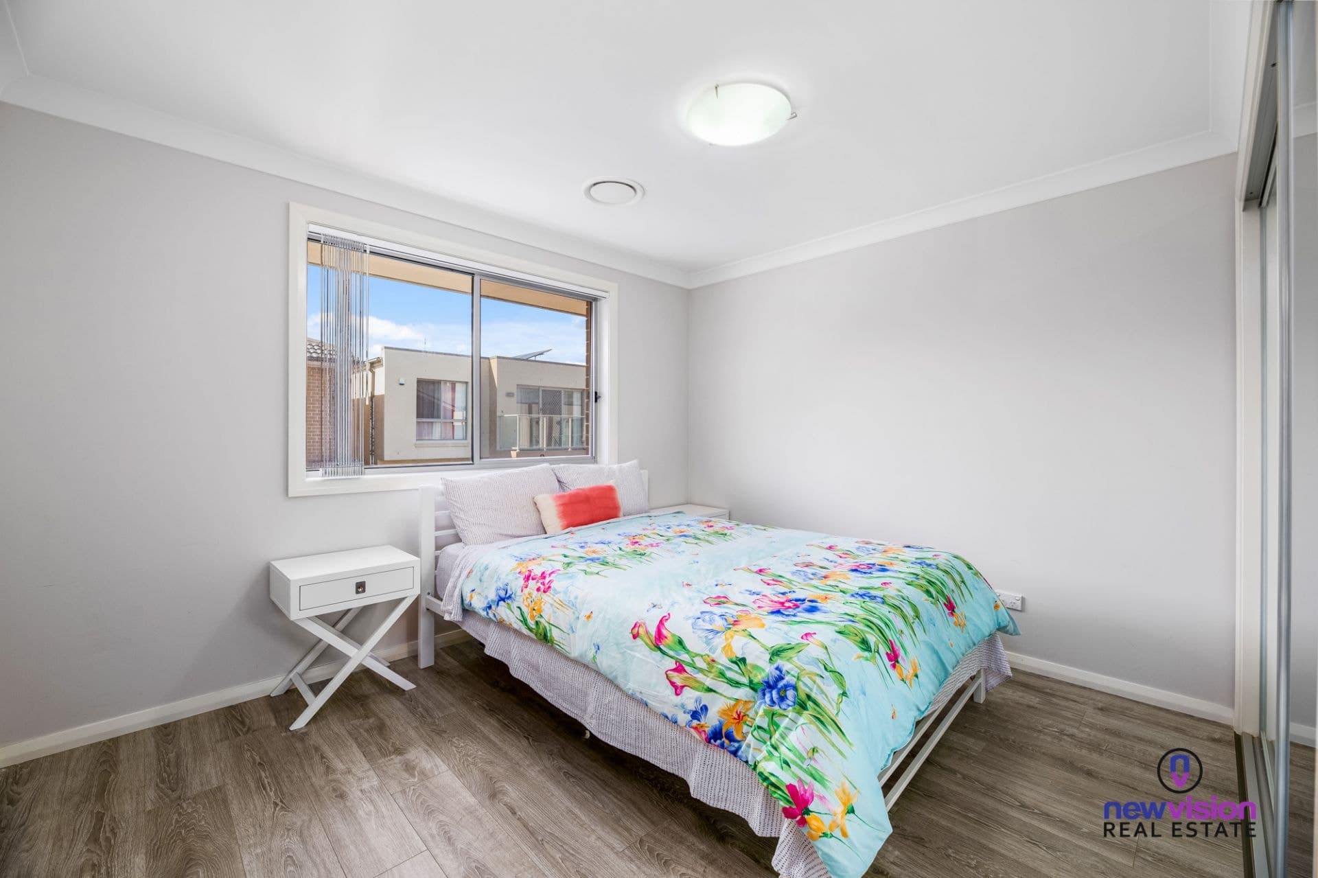 8 Duff Glade, Schofields - Thumbnail 6