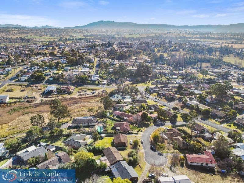11 Hart Crescent Bega NSW, Bega - Thumbnail 2