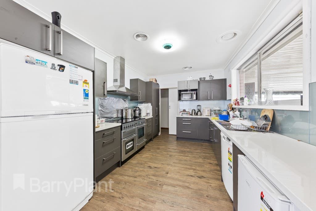5 Hibiscus Avenue, St Albans, VIC 3021, St Albans - Thumbnail 2