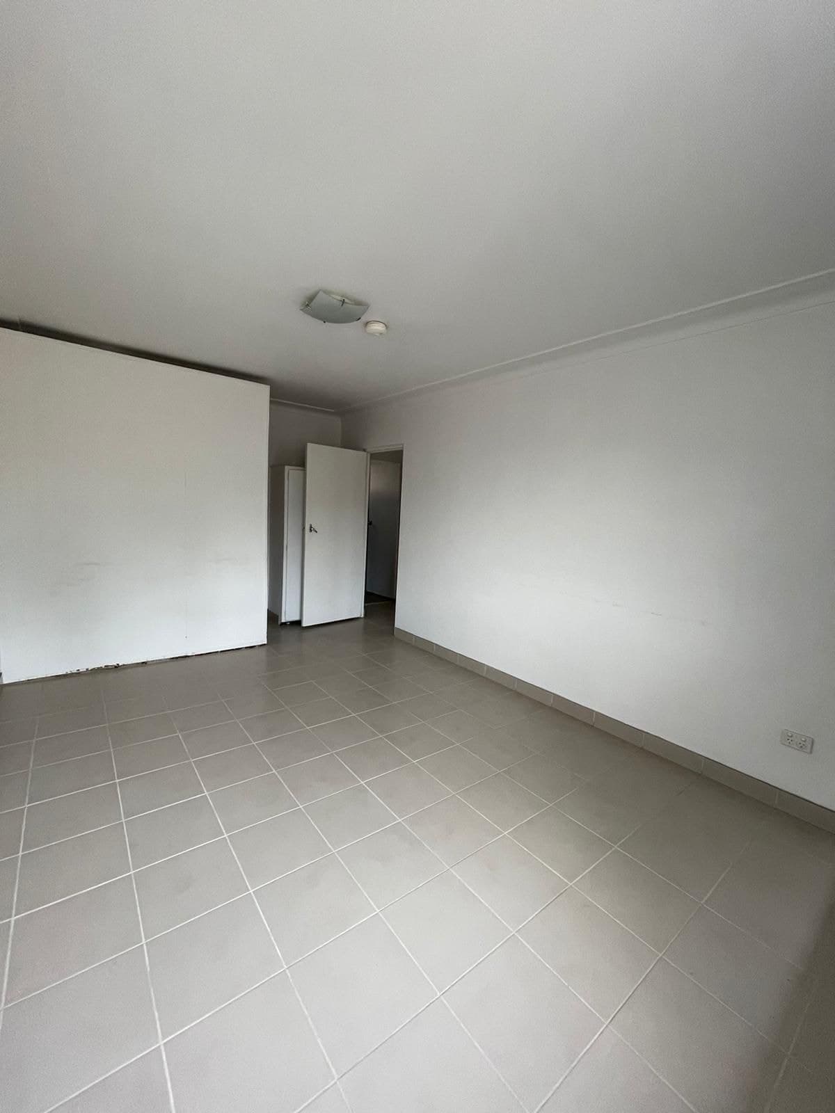8/27 Macquarie Road, Auburn NSW 2144, Auburn - Thumbnail 2