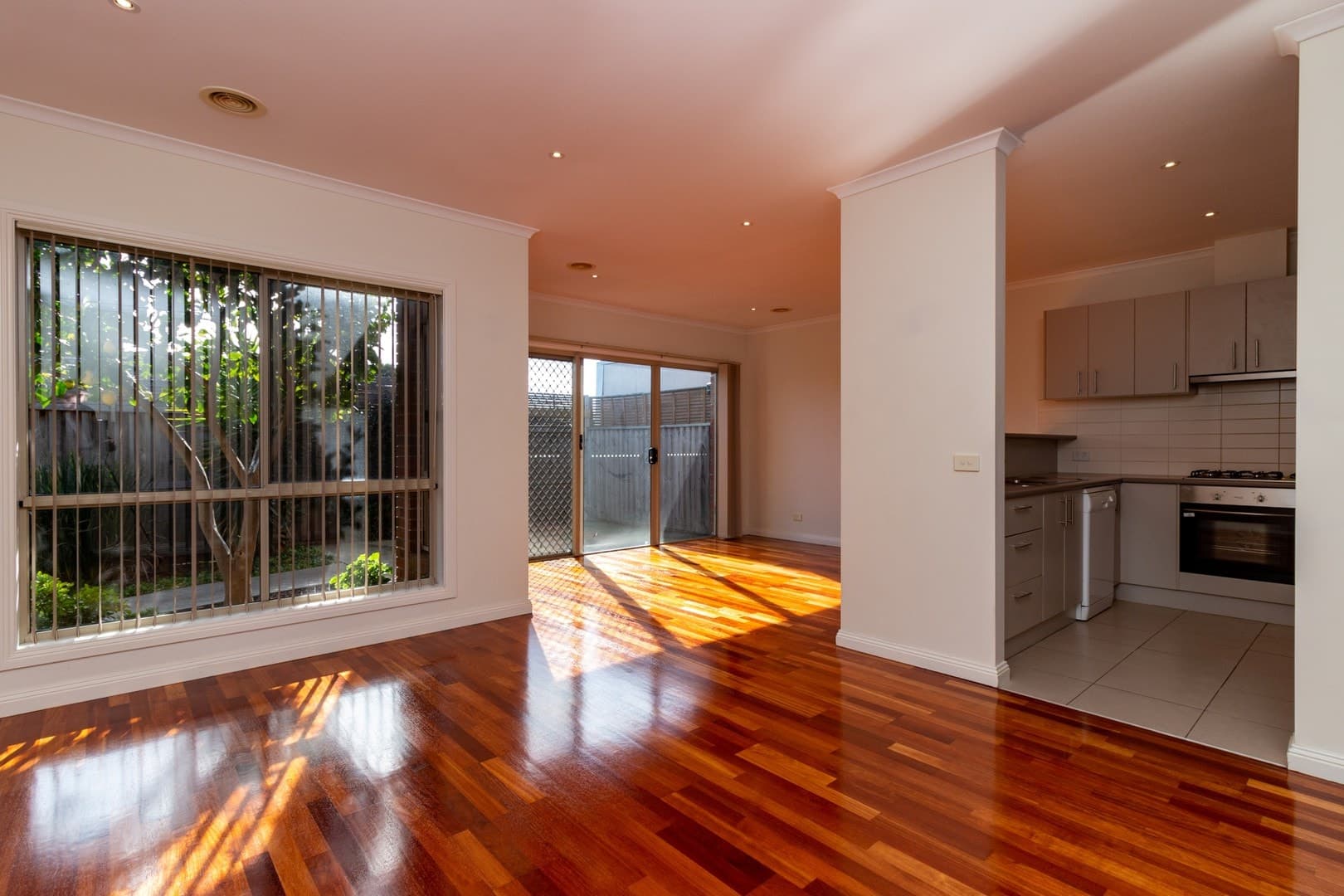 1/37 Bondi Road, Bonbeach, VIC 3196, Bonbeach - Thumbnail 2