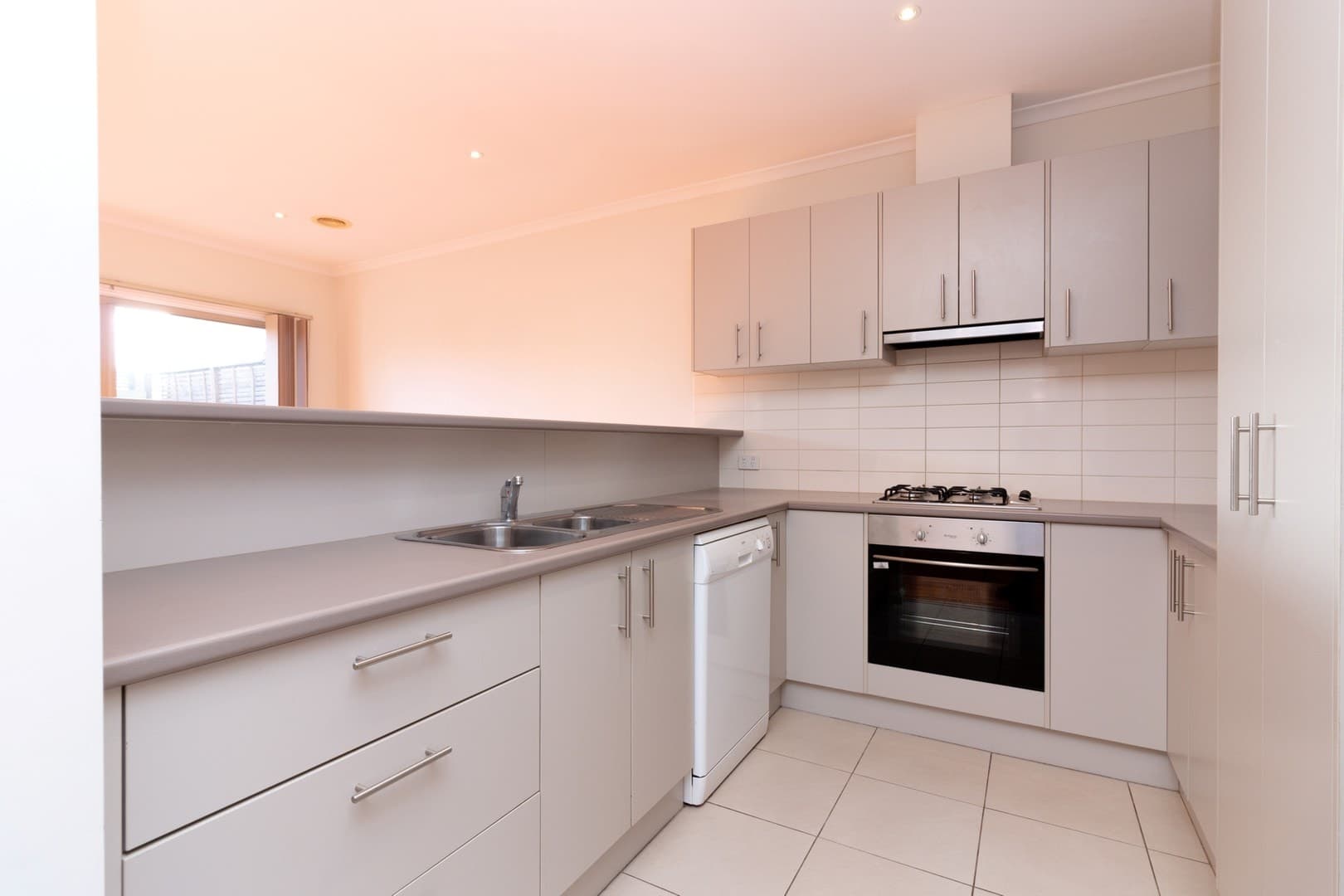 1/37 Bondi Road, Bonbeach, VIC 3196, Bonbeach - Thumbnail 4