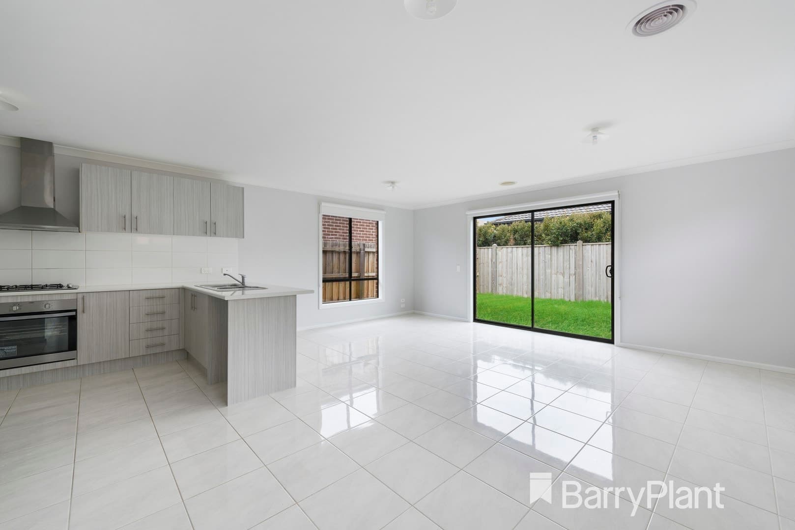 18 Oberon  Street, Point Cook, VIC 3030, Point Cook - Thumbnail 4