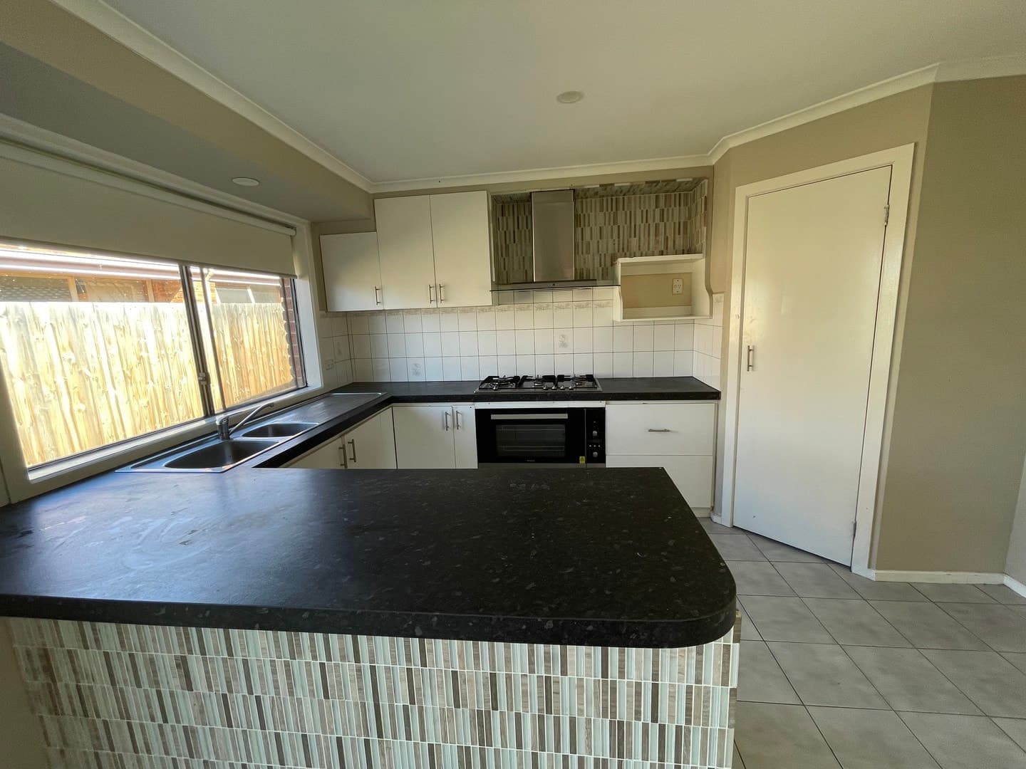 14 Niagara Way, Werribee, VIC 3030, Werribee - Thumbnail 3