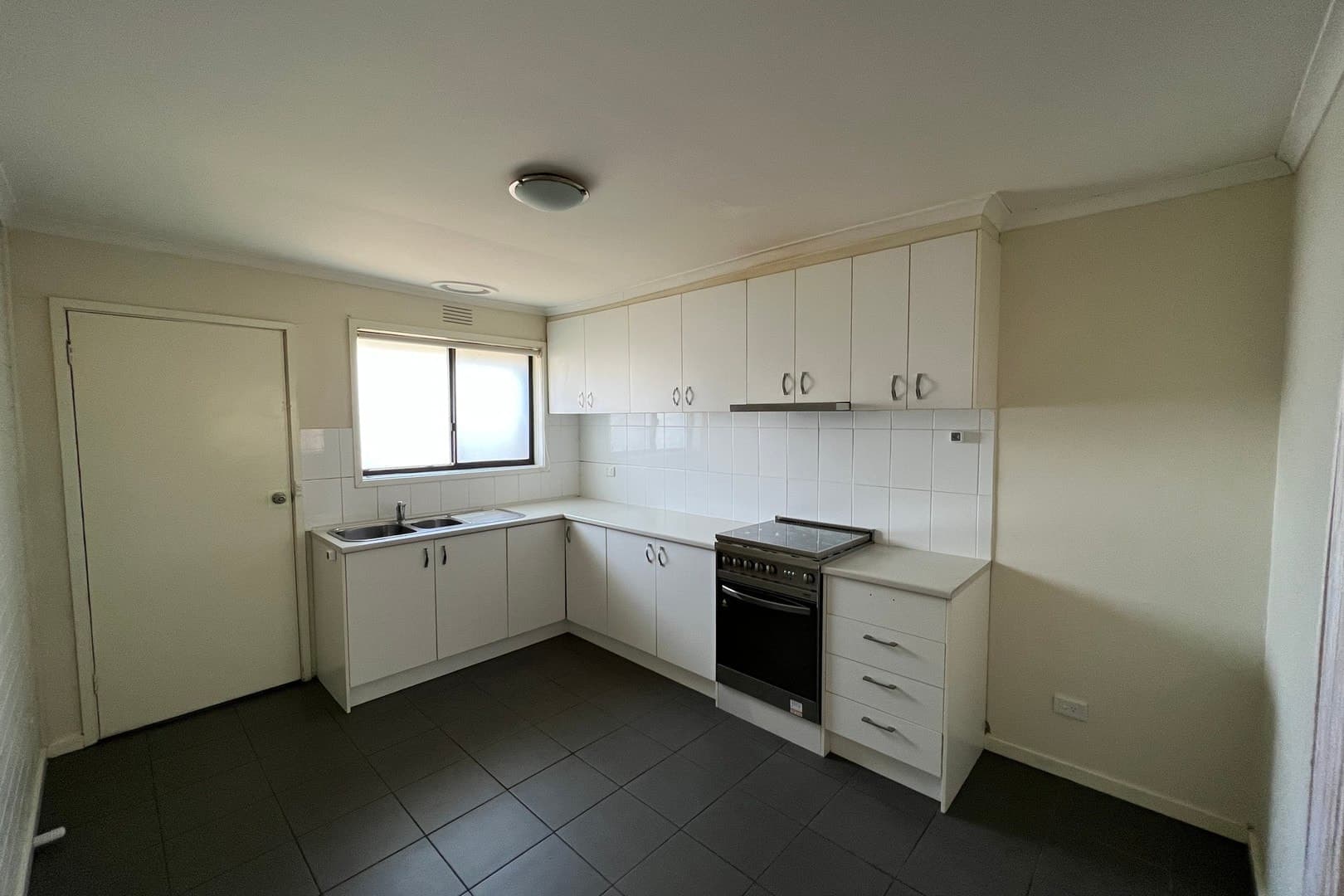3/4 Walter Street, St Albans, VIC 3021, St Albans - Thumbnail 3