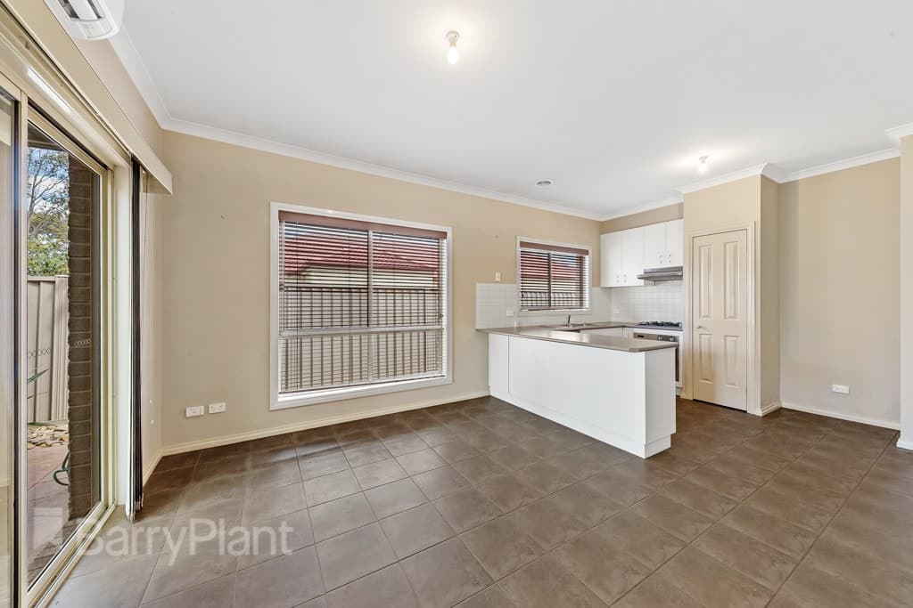 28 Barringo Way, Caroline Springs, VIC 3023, Caroline Springs - Thumbnail 4