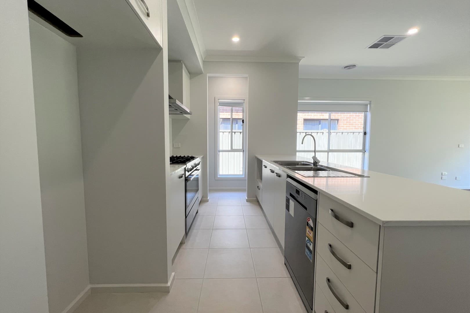 21 Noble Road, Rockbank, VIC 3335, Rockbank - Thumbnail 3