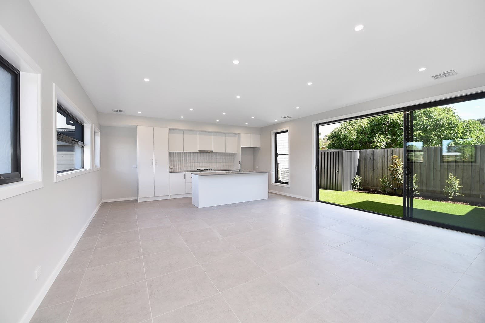 2/7 Bowes Avenue, Airport West, VIC 3042, Airport West - Thumbnail 2