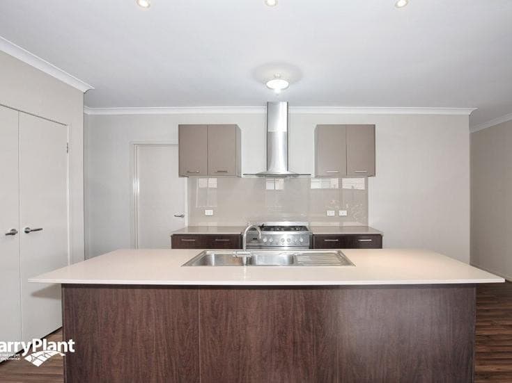 14 Birdswood Crescent, Craigieburn, VIC 3064, Craigieburn - Thumbnail 3