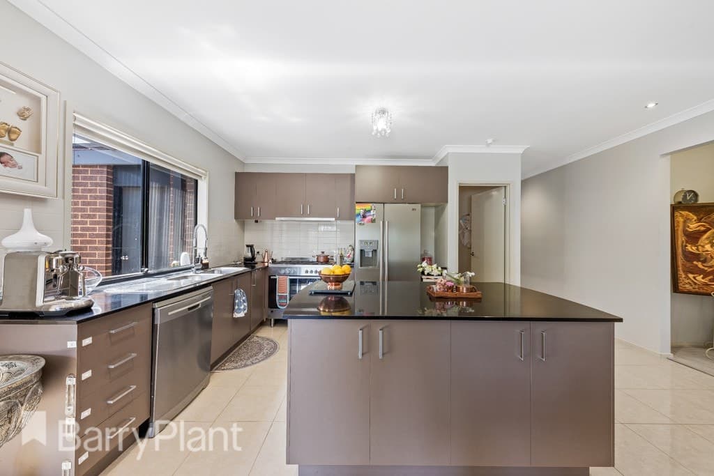 7 Lynette CourtTaylors Hill, VIC 3037  - Leased, Taylors Hill - Thumbnail 2