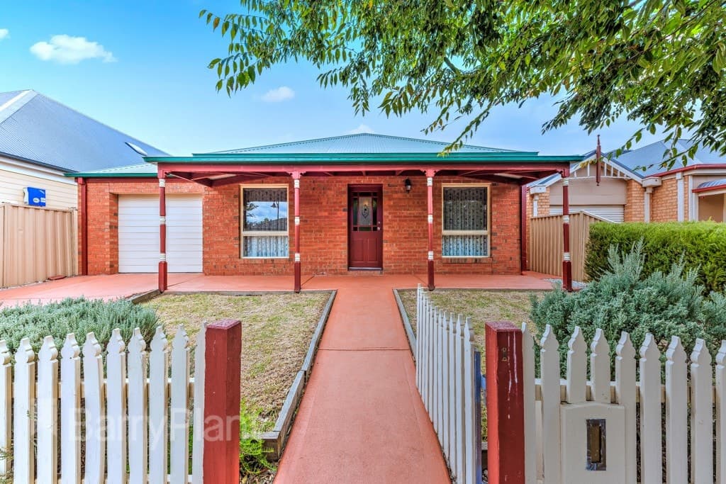 10 Como Glen, Caroline Springs, VIC 3023, Caroline Springs - Image 1