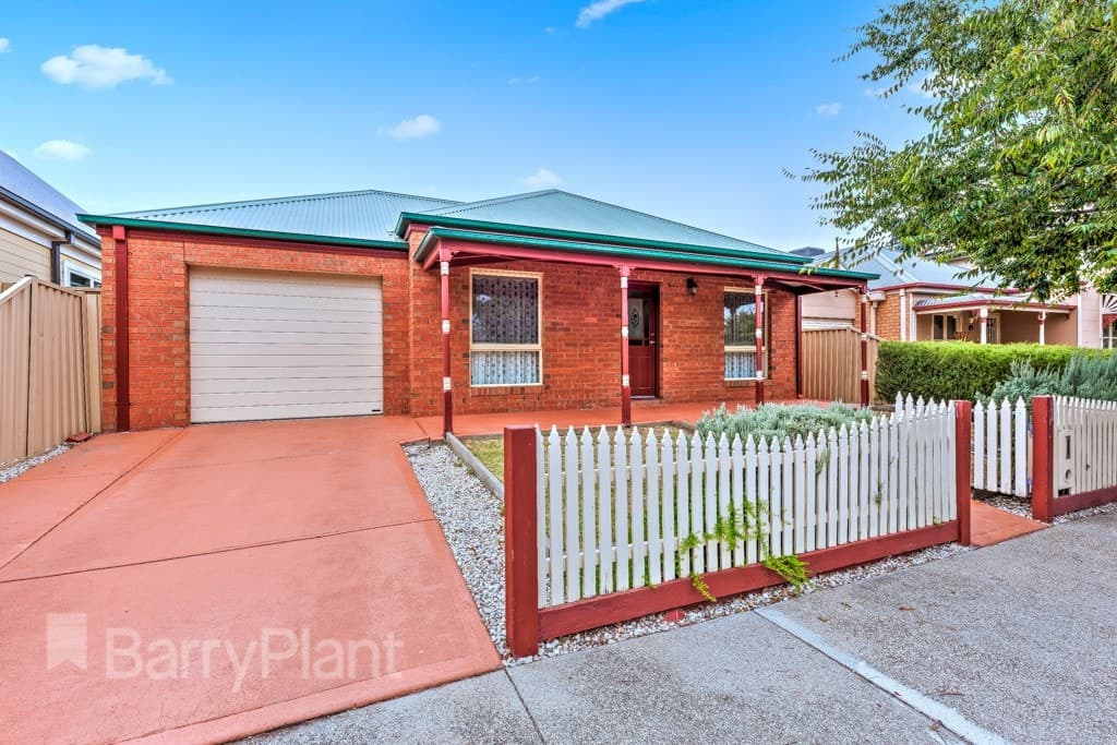 10 Como Glen, Caroline Springs, VIC 3023, Caroline Springs - Thumbnail 2