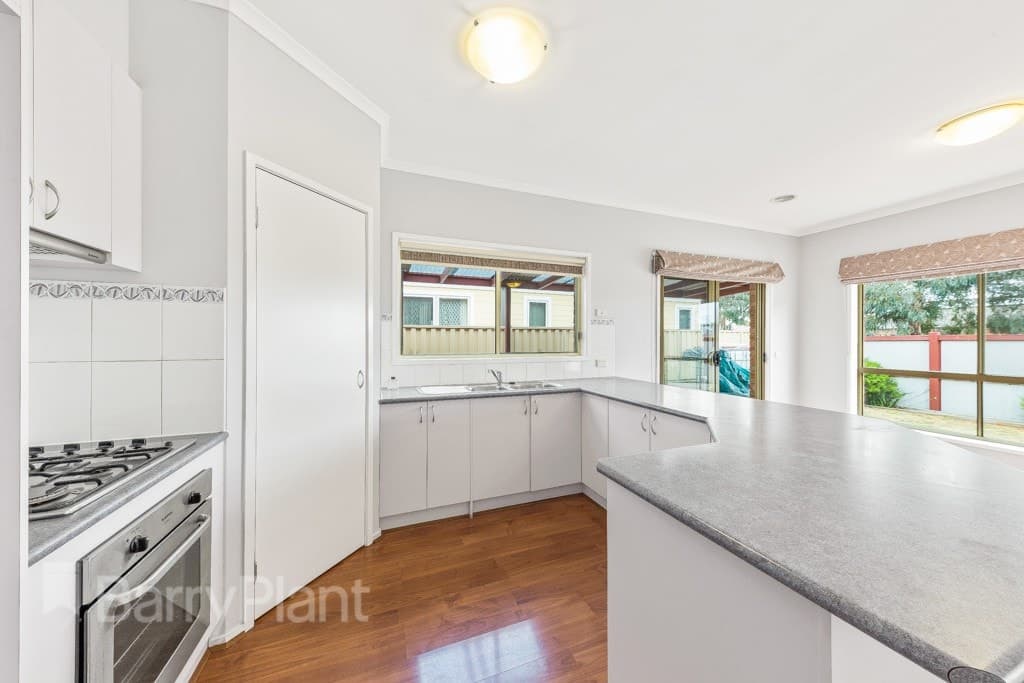 10 Como Glen, Caroline Springs, VIC 3023, Caroline Springs - Thumbnail 3