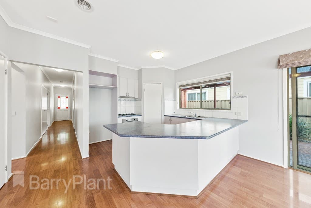10 Como Glen, Caroline Springs, VIC 3023, Caroline Springs - Thumbnail 4