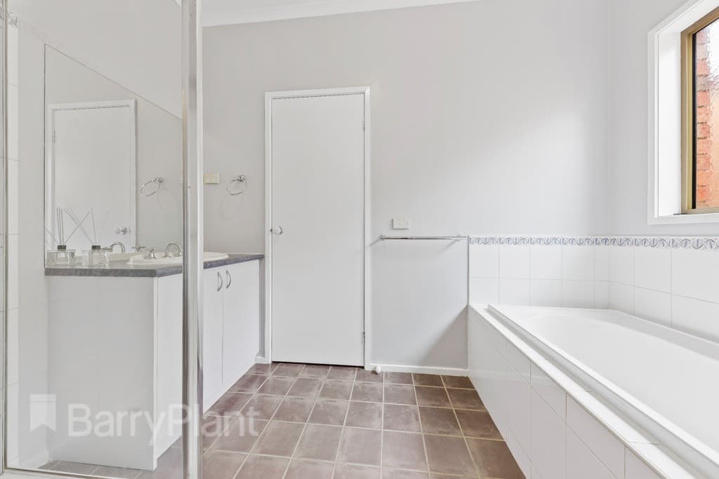 10 Como Glen, Caroline Springs, VIC 3023, Caroline Springs - Thumbnail 7