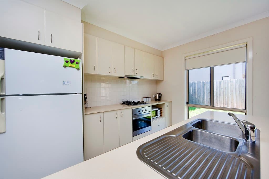 10 Cloudy Crescent, Point Cook, VIC 3030, Point Cook - Thumbnail 3