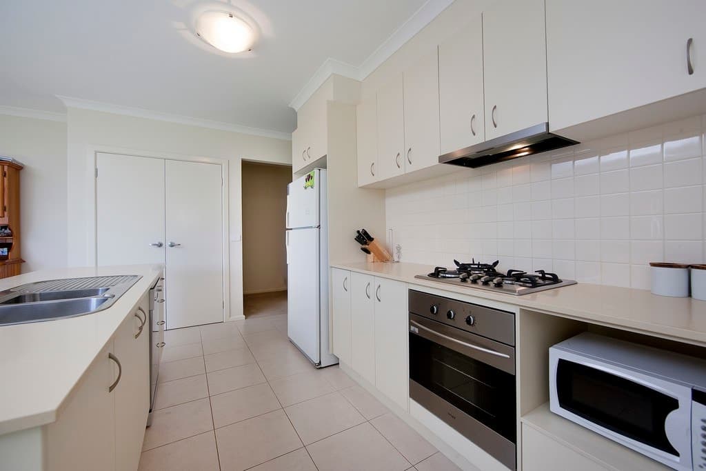 10 Cloudy Crescent, Point Cook, VIC 3030, Point Cook - Thumbnail 4
