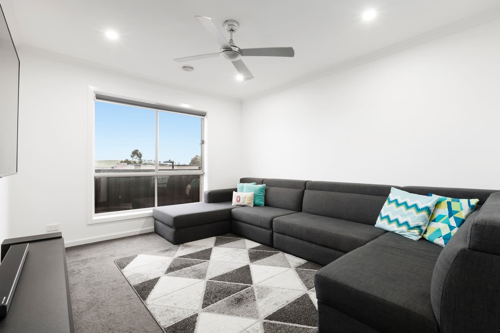 7 Bickerton Crescent, Mernda, VIC 3754, Mernda - Thumbnail 2