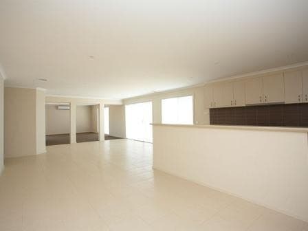 19 Villiers Drive, Point Cook, VIC 3030, Point Cook - Thumbnail 3