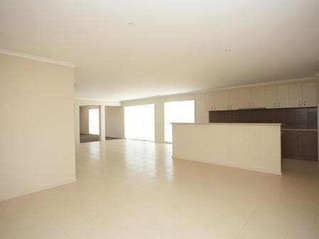 19 Villiers Drive, Point Cook, VIC 3030, Point Cook - Thumbnail 5