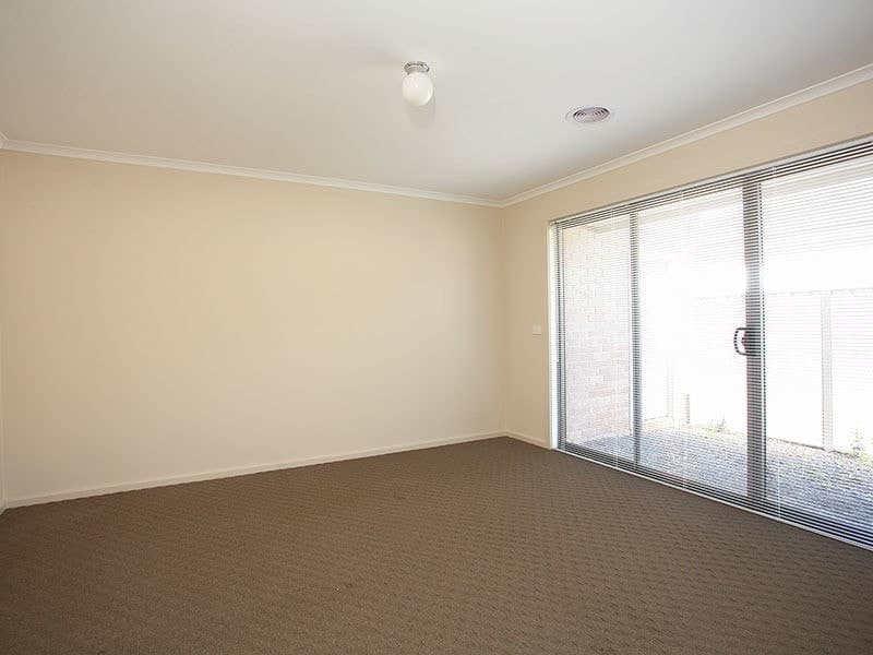 19 Villiers Drive, Point Cook, VIC 3030, Point Cook - Thumbnail 8