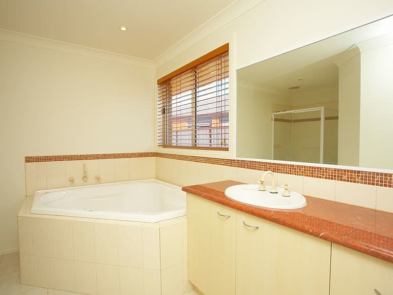13 Lennon Boulevard, Point Cook, VIC 3030, Point Cook - Thumbnail 8